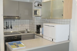 Mikrowelle, Ofen, Herdplatte, Geschirrspüler