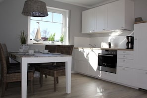 Frigorifero, forno, piano cottura, lavastoviglie