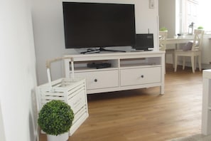 Télévision, lecteur de DVD, chaîne hi-fi
