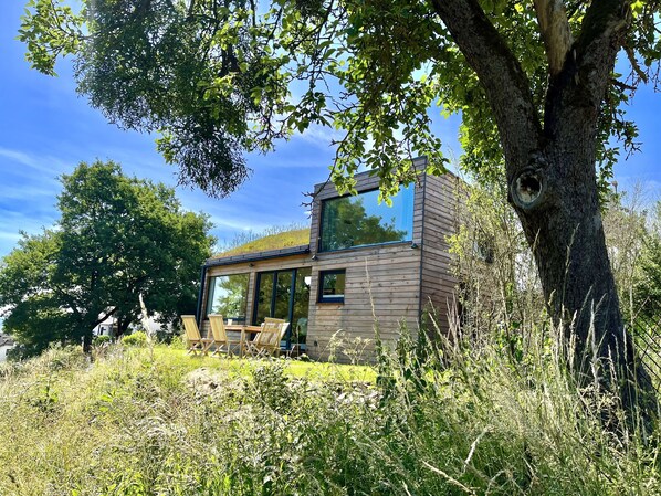 Exterior - Tinyhouse Minimalus mit Panorama Schlafloft im Grünen mit Outdoordusche (Dessighofen)