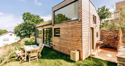 Tinyhouse Minimalus mit Panorama Schlafloft im Grünen mit Outdoordusche