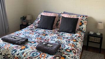 1 chambre, fer et planche Ă repasser, draps fournis