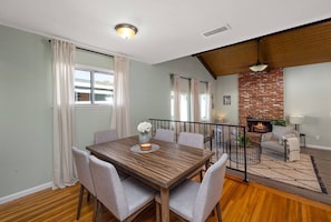 Dining - LA  Cozy Home  San Gabriel Valley
 (Whittier)