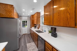 Private kitchen - LA  Cozy Home  San Gabriel Valley
 (Whittier)