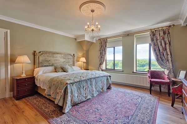 8 Schlafzimmer, Bügeleisen/Bügelbrett, Internetzugang, Bettwäsche