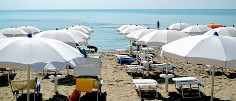 Plage, sable blanc, 2 bars de plage