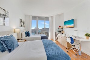 Desk, iron/ironing board, travel crib, WiFi - Spectacular Apt: Amazing Pools + Gym (Hallandale Beach)