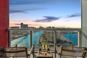 Property grounds - Spectacular Apt: Amazing Pools + Gym (Hallandale Beach)