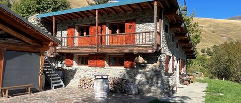 المنشأة من الخارج