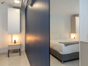 1 camera, una scrivania, Wi-Fi, lenzuola