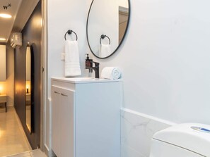 Doccia, asciugacapelli, asciugamani