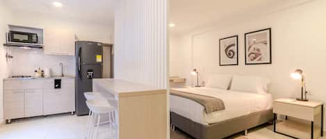 1 bedroom, desk, WiFi, bed sheets