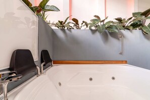 Bruser, hårtørrer, håndklæder