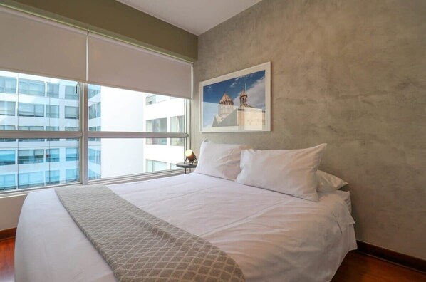 2 bedrooms, desk, iron/ironing board, WiFi