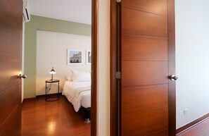 2 bedrooms, desk, iron/ironing board, WiFi