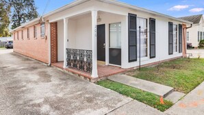 Exterior - City Walk + Wedding Haven (Abbeville)
