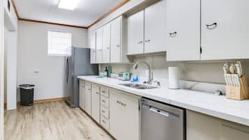 Frigorífic, microones, forn i placa de cuina