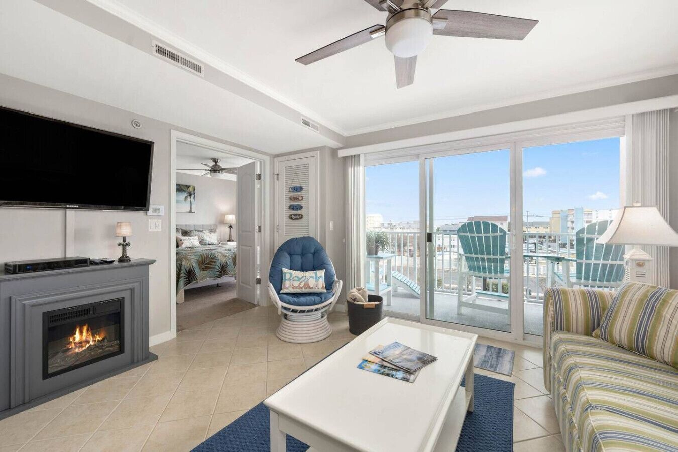 Televisie en een open haard