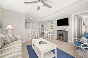 TV, fireplace - Cozy Makai Condo year-round pool access (Ocean City)