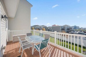Outdoor dining - Seaside Village Beach House (Ocean City)