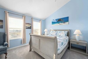 4 bedrooms, iron/ironing board, WiFi, bed sheets