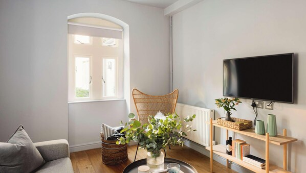 Unclassified image, 1 of 22, button