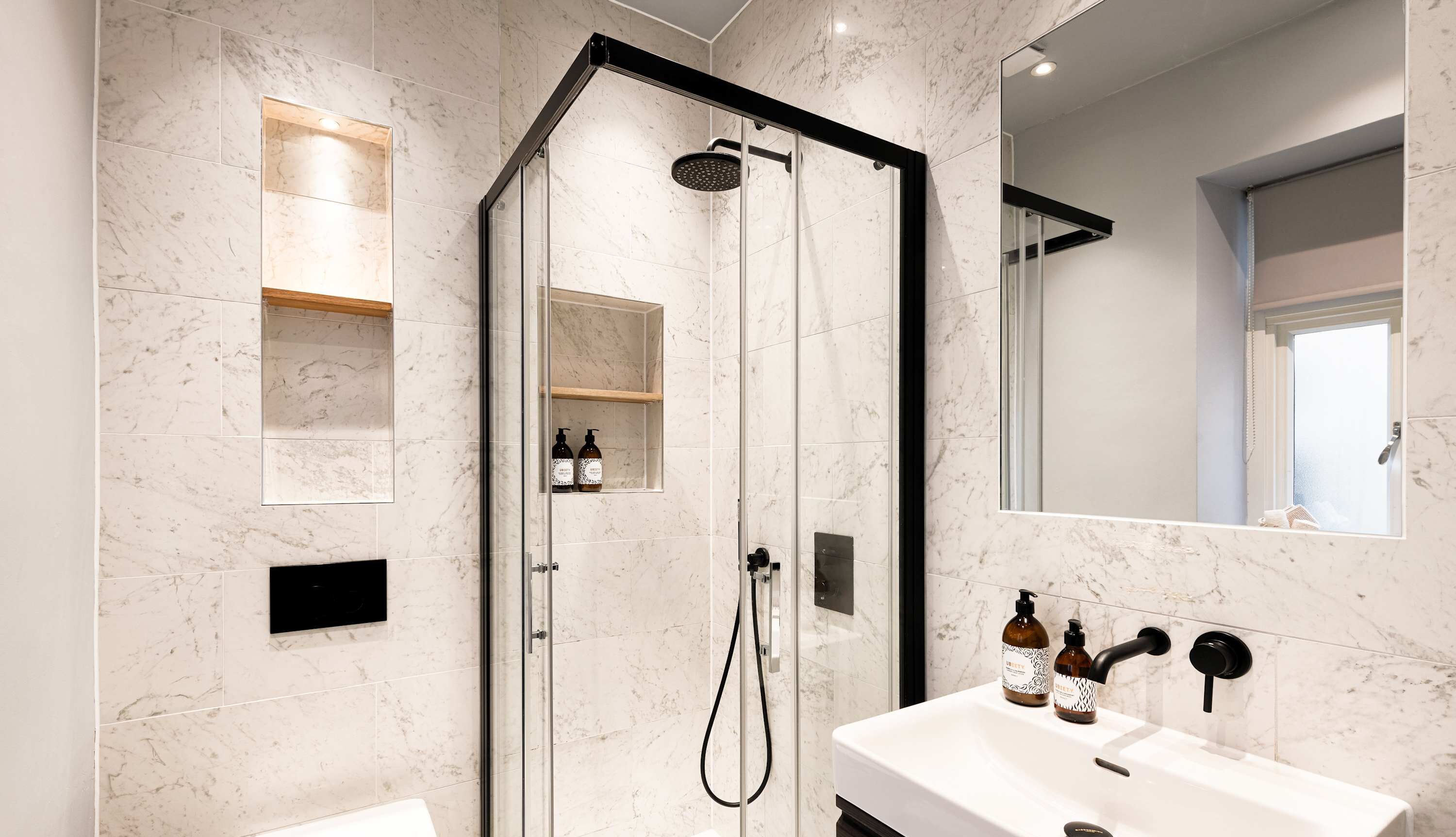 Bruser, hårtørrer, håndklæder