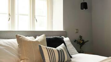 1 habitación, tabla de planchar con plancha, cuna de viaje y wifi