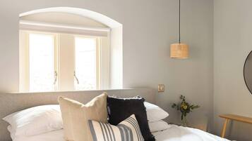 1 bedroom, iron/ironing board, travel crib, WiFi