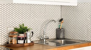 Fridge, oven, stovetop, coffee/tea maker - St Catherine's Hospital - Superior Apartment (Bath and North East Somerset)