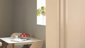 A dining area with a table, chairs, a bowl of apples, and a window with a view of greenery. - Split-Level Deluxe Suite · Sleeps 4 in Bath (Bath and North East Somerset)