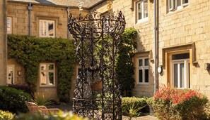 Unclassified image, 4 of 19, button