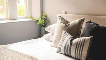 1 bedroom, iron/ironing board, travel crib, WiFi