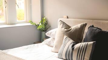 1 bedroom, iron/ironing board, travel crib, WiFi