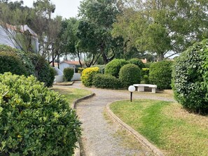 Property grounds - Cottage 600m from the sea with pool and private parking (Bretignolles-sur-Mer)