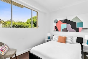 2 habitaciones, escritorio, tabla de planchar con plancha y wifi