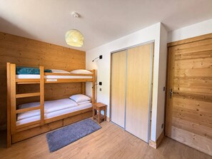3 bedrooms, WiFi (free)