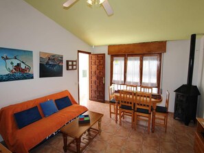 TV, fireplace - Cozy Beach Home: Free WiFi, Optional AC, Pet-Friendly, Dog Beach Nearby (Deltebre)