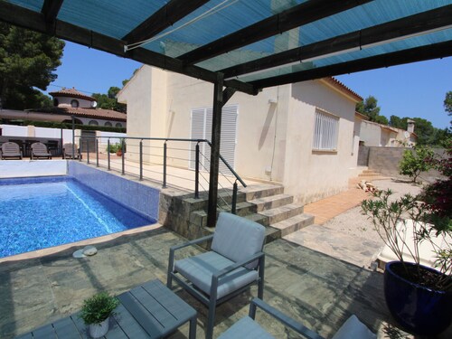 Holiday Home Near the Sea: Free WiFi, Optional A/C, Private Pool, Pet-Friendly, Close to Dog Beach