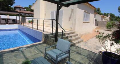 Holiday Home Near the Sea: Free WiFi, Optional A/C, Private Pool, Pet-Friendly, Close to Dog Beach