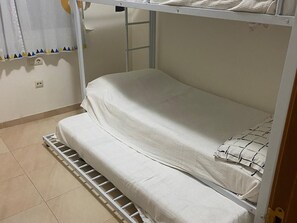 3 bedrooms, free WiFi, bed sheets