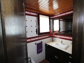 Towels - Charming Dog-Friendly Home w/ Private Pool, Near Beach, Free WiFi, A/C Option (Deltebre)