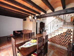 Interior - Charming Dog-Friendly Home w/ Private Pool, Near Beach, Free WiFi, A/C Option (Deltebre)
