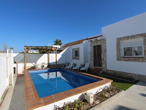 Pool - Beachside Getaway: Private Pool, AC, Free WiFi, Pet-Friendly, Near Dog Beach (Deltebre)