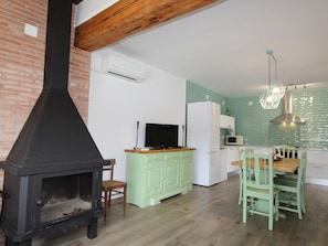 Dining - Beachside Family Home: Private Pool, Free Wi-Fi, Pets Welcome, Near Dog-Friendly Beach (Deltebre)