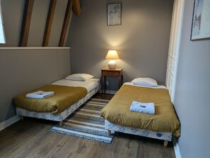 2 bedrooms, bed sheets