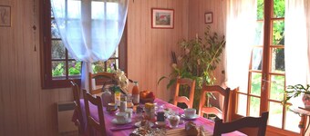 Charming Country Retreat with Cozy Rooms in Scenic Sologne