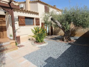 تفاصيل الفندق من الخارج