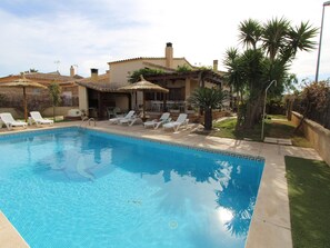 Pool - Beachside Getaway: Private Pool, Pet-Friendly, Free WiFi, Air Con, Near Dog-Friendly Beach (Deltebre)