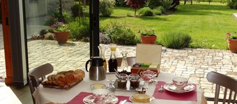 Family Room with Garden & Pool Access in Vitry-aux-Loges